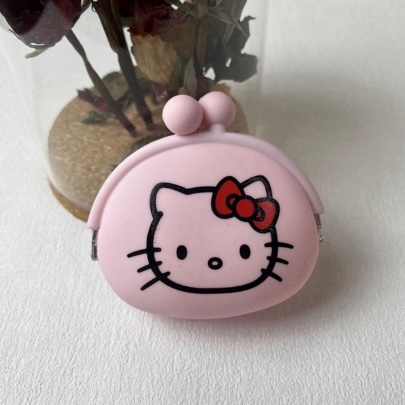 NEW Hello Kitty KissLock Silicone Coin Purse - Picture 1 of 3